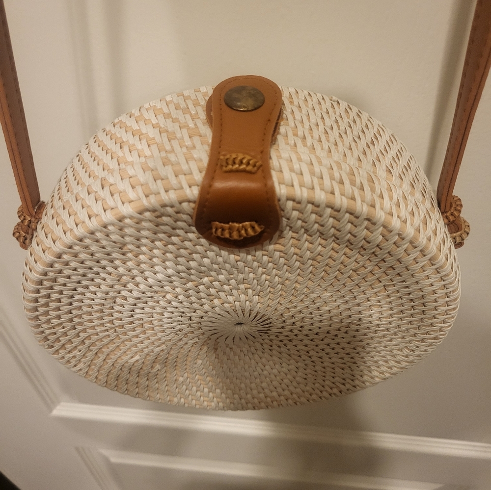 RATTAN ROUND PURSE-NEW - Picture 2 of 10